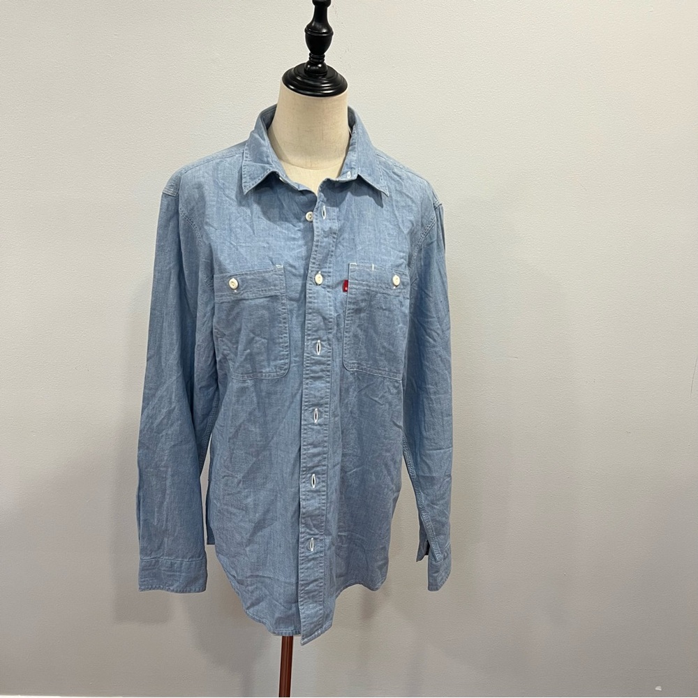 Levi’s Light Blue Denim Relaxed Fit Button Down Shirt - Size Small - Reemoly